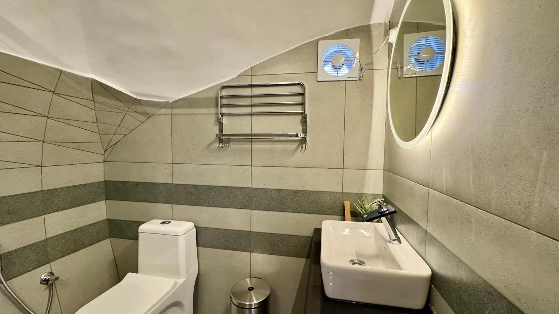 Maadathil Cottages & Beach Resort Varkala